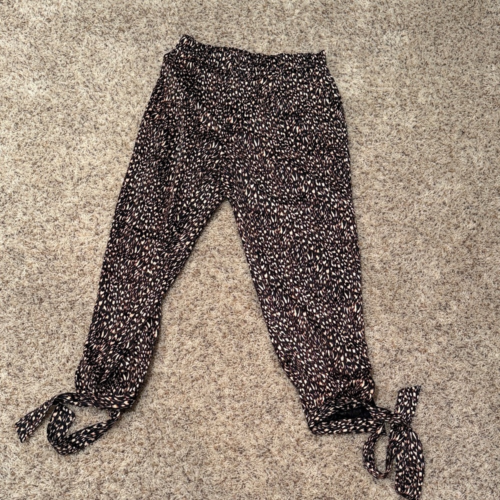 Gibson Latimer Black and White Tie-Ankle Joggers